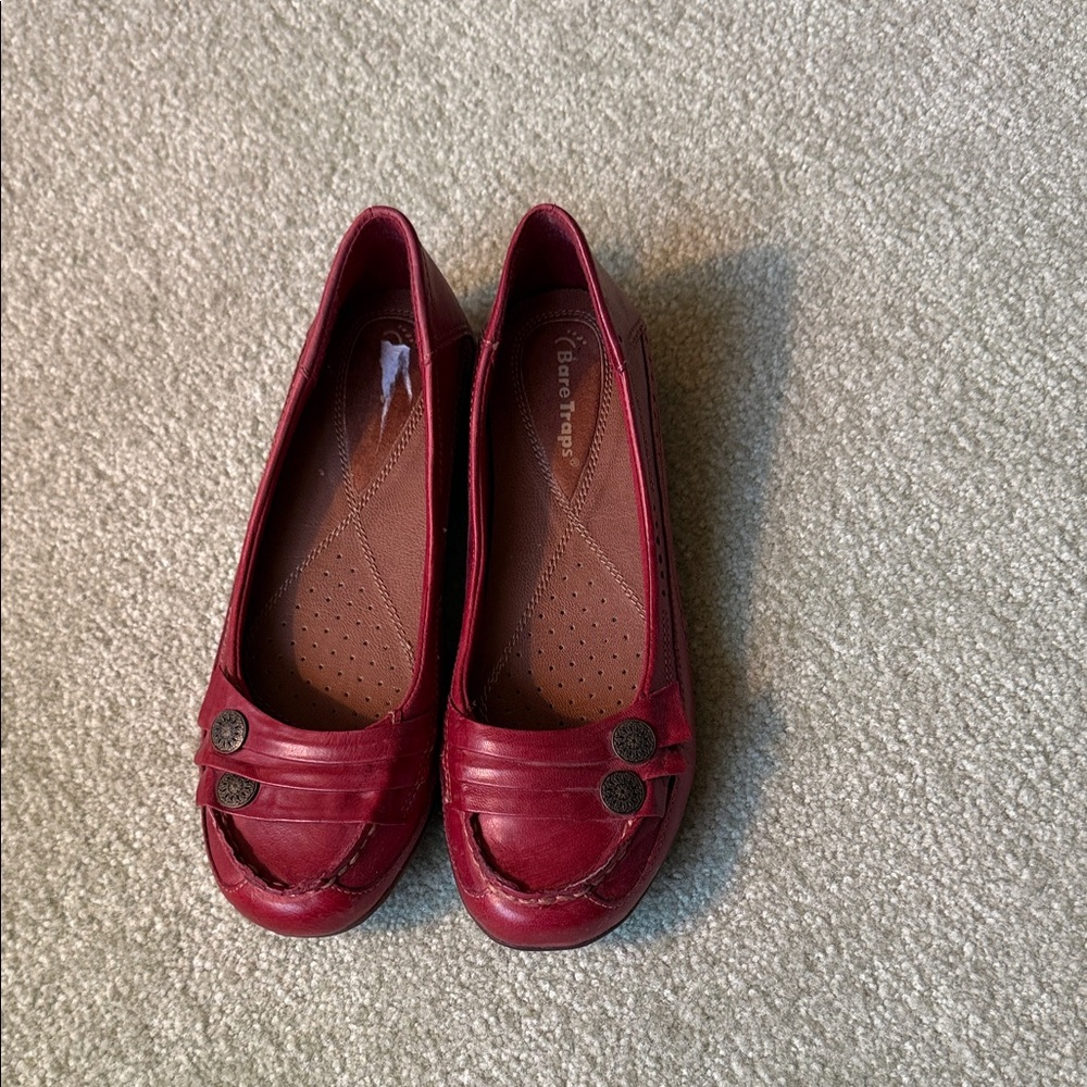 Bare Traps Women's Red Katarina Flats - Picture 4 of 7
